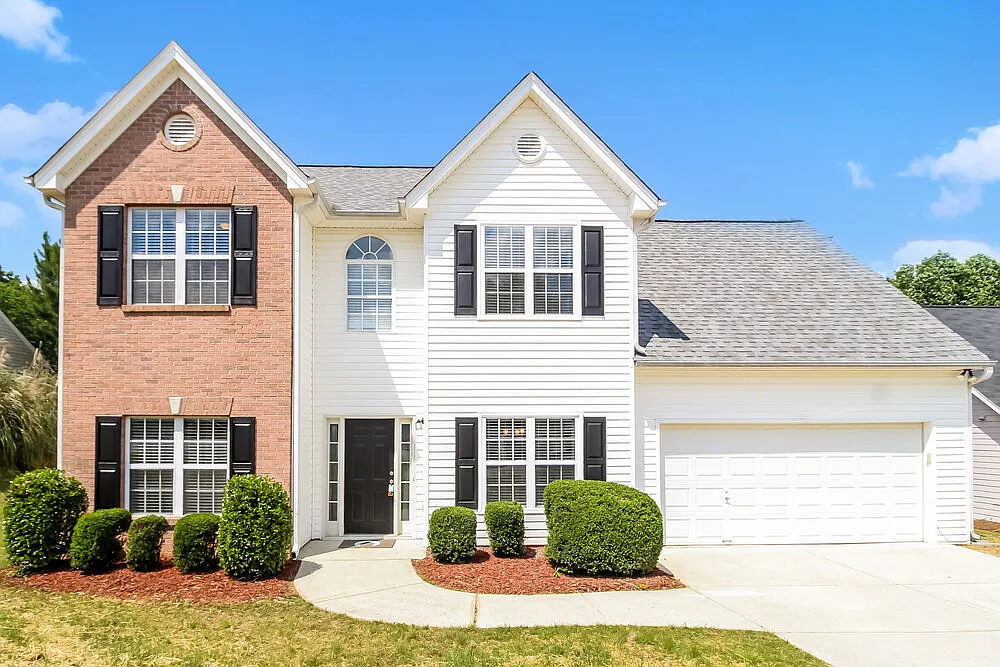 4 bed, 2.5 bath, 2219 sqft, $2,295 — Photo 1