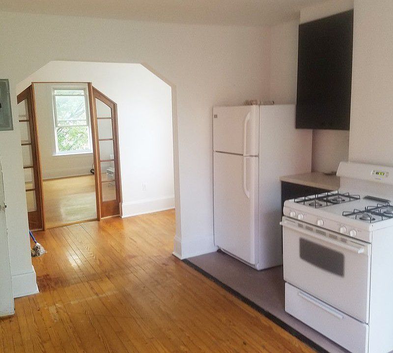 1st image of 130 Coffey St #3