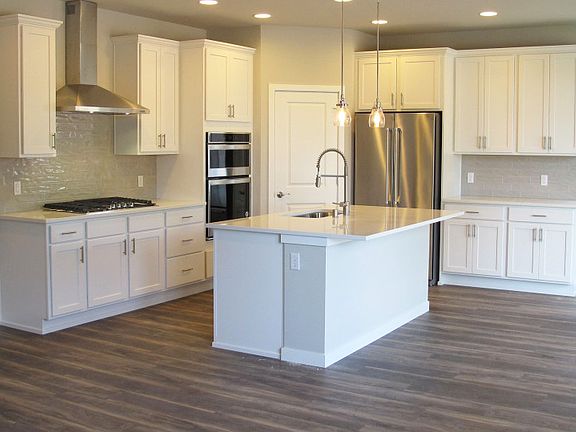 Desirable eat-in island