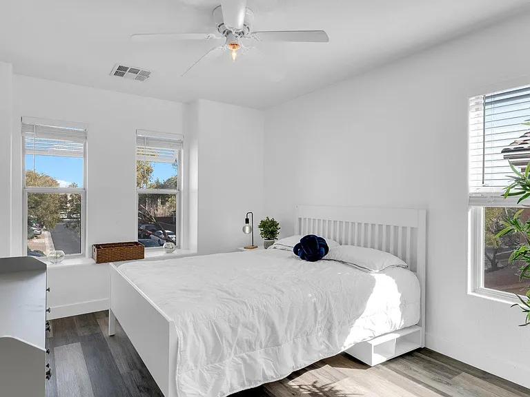 Queen Size Bed, Dresser, Nigh Stand & TV