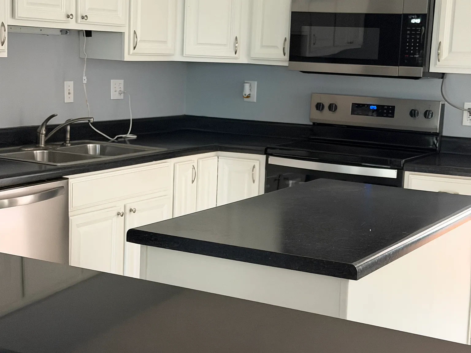 3 bed, 2160 sqft, $2,500 — Photo 4