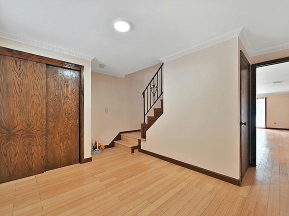 2nd image of 27 Beech St