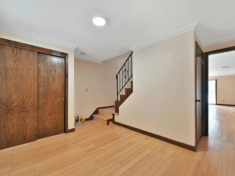 27 Beech St — Photo 2