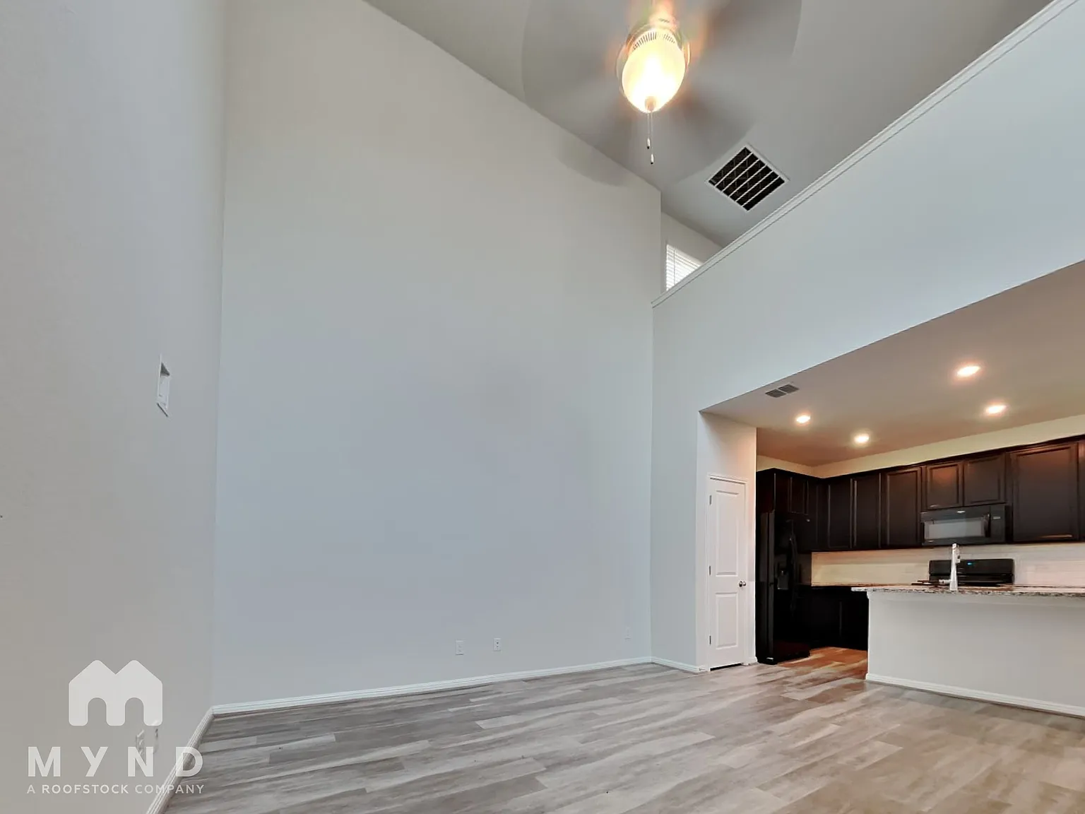 3 bed, 2.5 bath, 1828 sqft, $2,115 — Photo 4