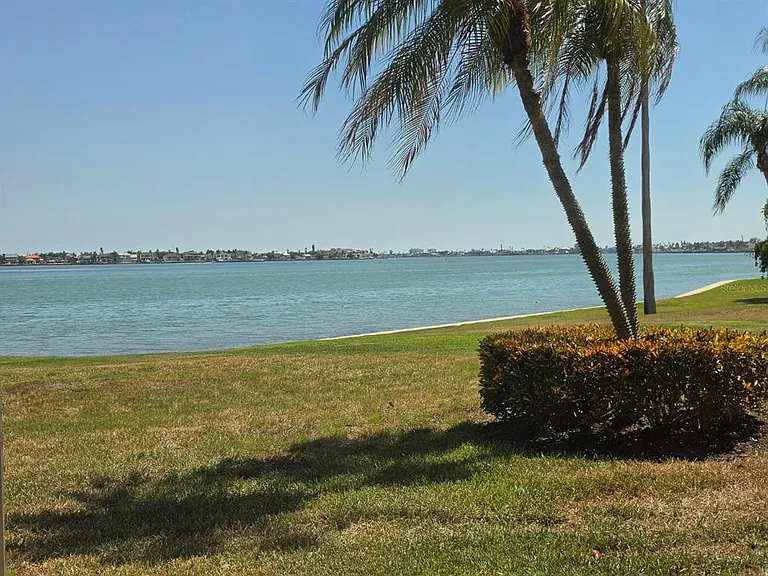 6295 Bahia Del Mar Cir #111 — Photo 40