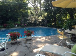 71 Ridge Rd, Southampton, NY 11968