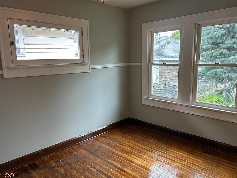 322 N Oakland Ave — Photo 3