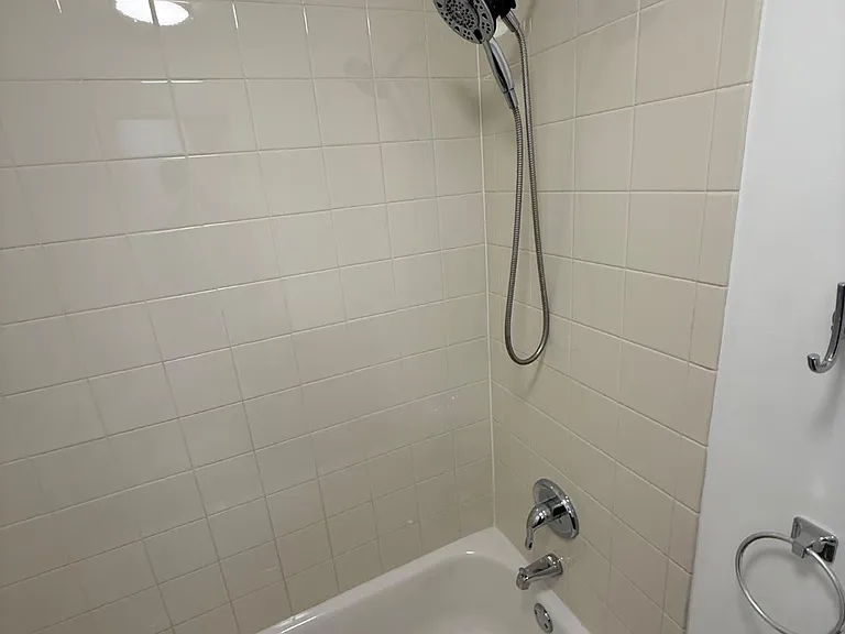 1920 N Darien St — Photo 36