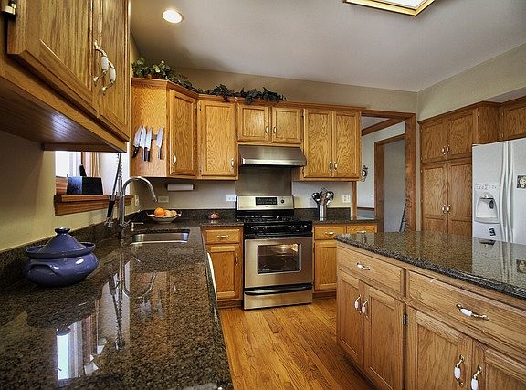 4th image of 13307 Blackstone Ln