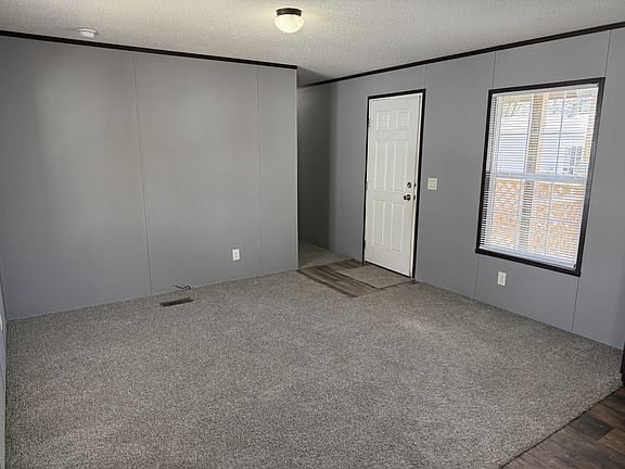 3rd image of 108 Cougar Dr