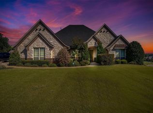 109 Pineview Ct, Burleson, TX 76028