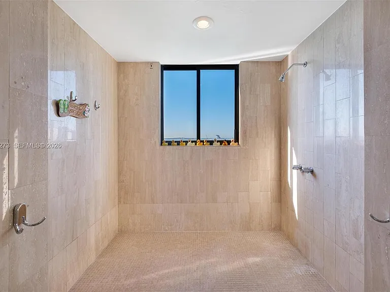1000 Venetian Way #1501 — Photo 17