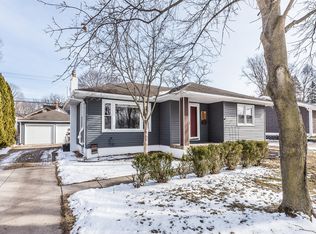 731 Taylor St, Chelsea, MI 48118