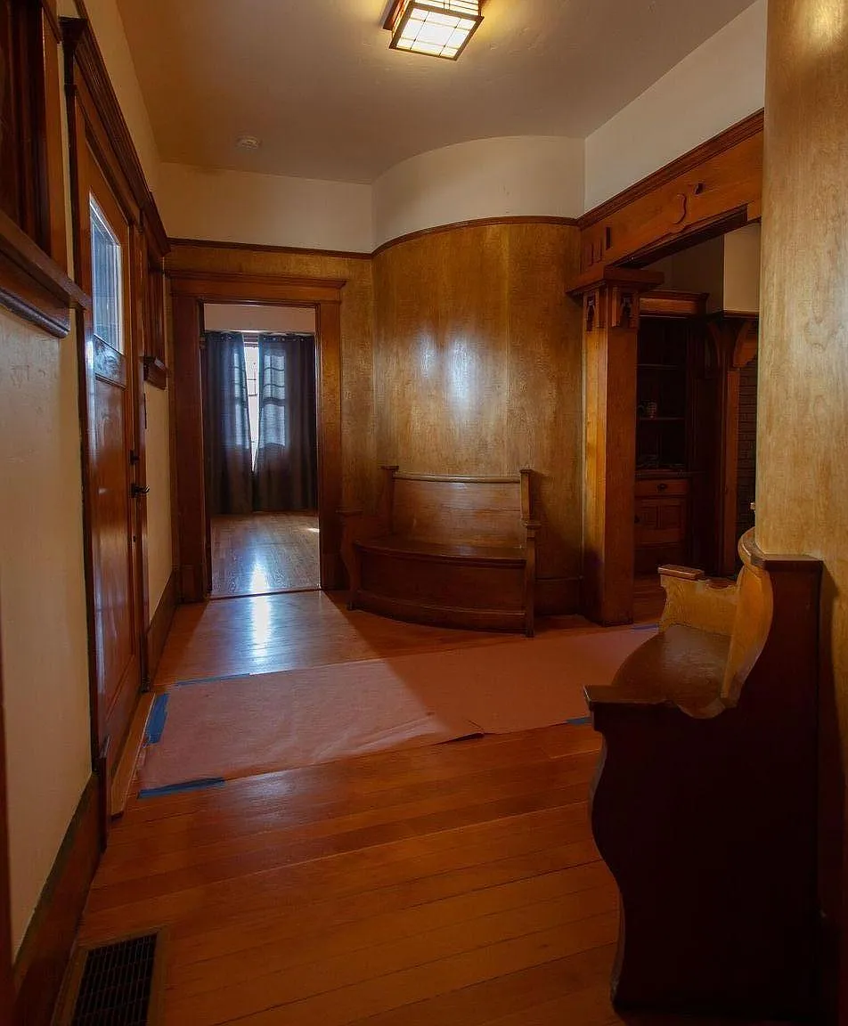 3 bed, 3200 sqft, $3,400 — Photo 2