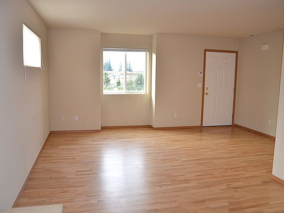 3rd image of 19401 24th Ave E