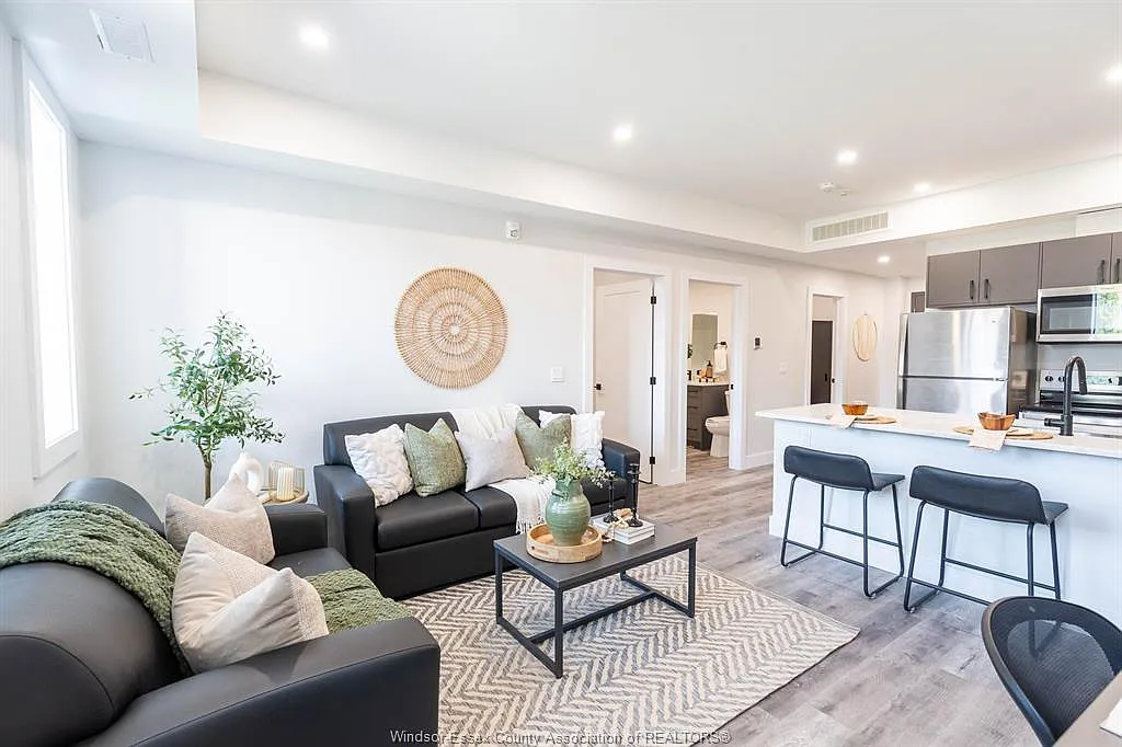 2 bed, $2,000 — Photo 2