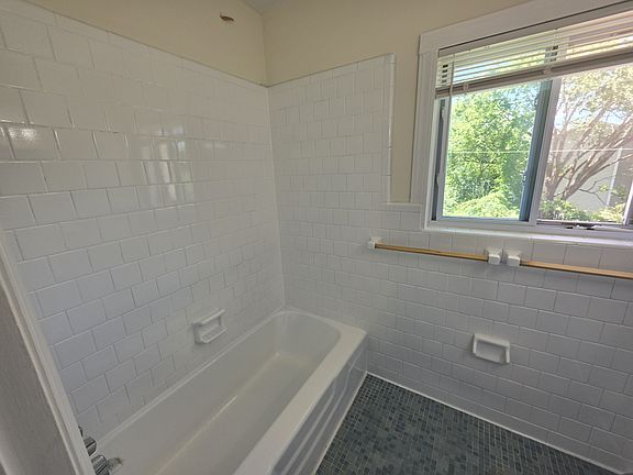 5th image of 1403 W Chapel Hill St APT B3