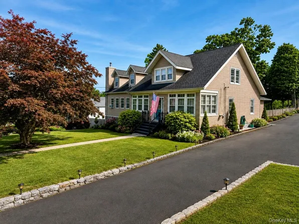 20 County Highway 17, Thompson Ridge, NY 10985