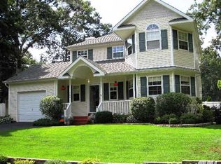 168 W 1st St, Ronkonkoma, NY 11779