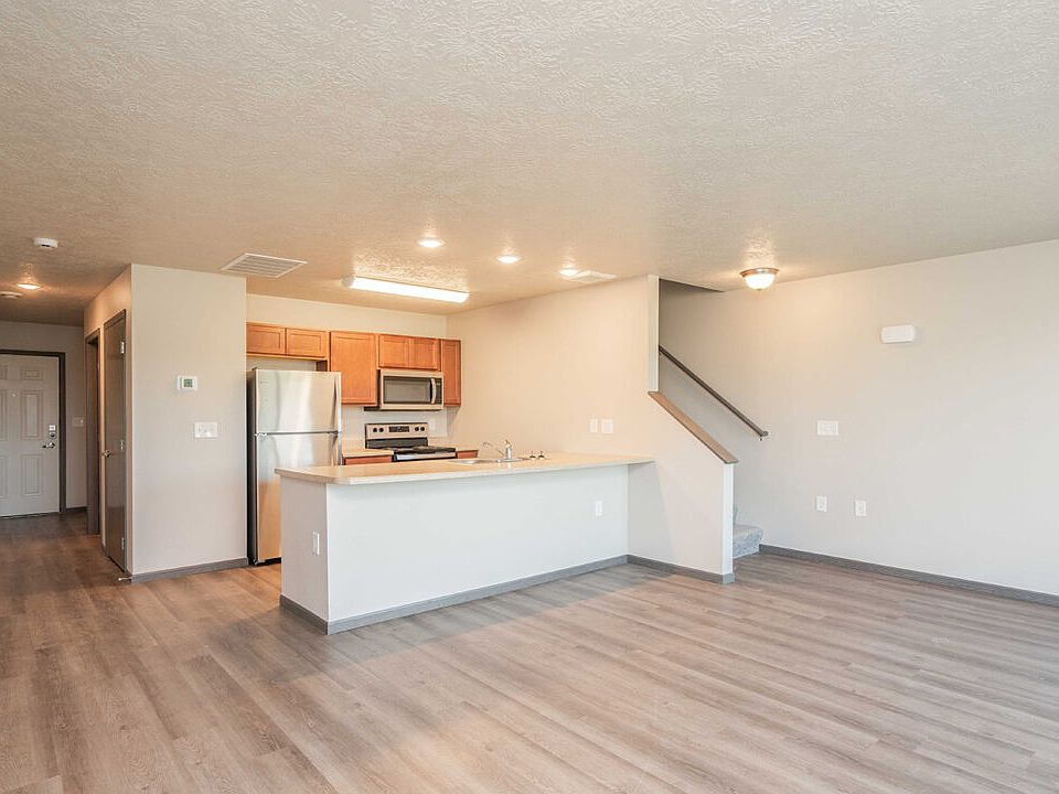 KITCHEN/LIVING AREA
