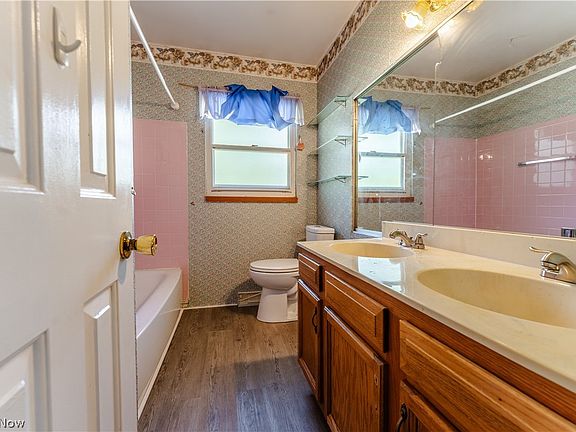 15th image of 830 Standish Cir NW