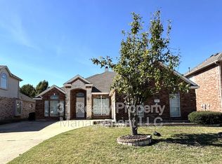5287 W Cove Way, Grand Prairie, TX 75052