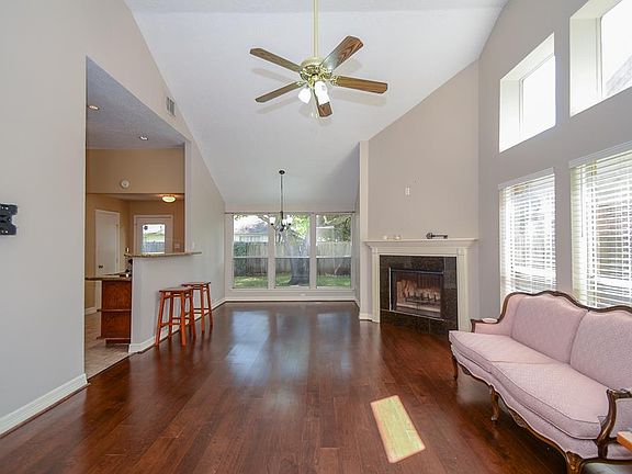4th image of 16939 Tranquil Dr