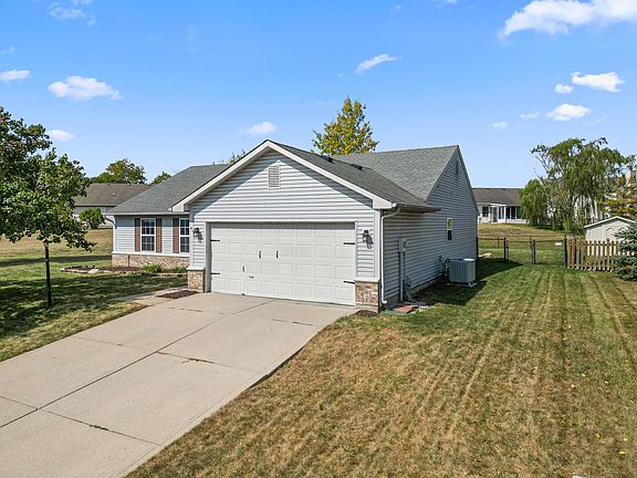 3rd image of 34 Morse Cir