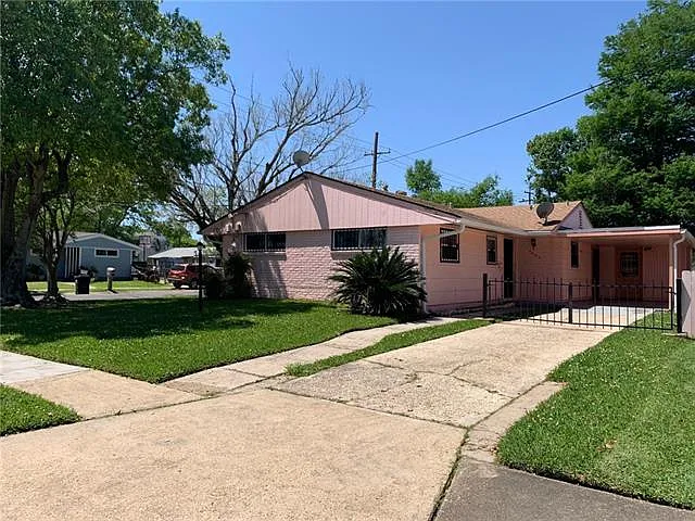 3 bed, 1.0 bath, 1213 sqft, $1,600 — Photo 2