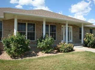 8601 Eagles Landing Dr, Manhattan, KS 66502
