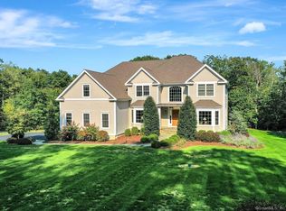 2 Somerset Ln, Sandy Hook, CT 06482