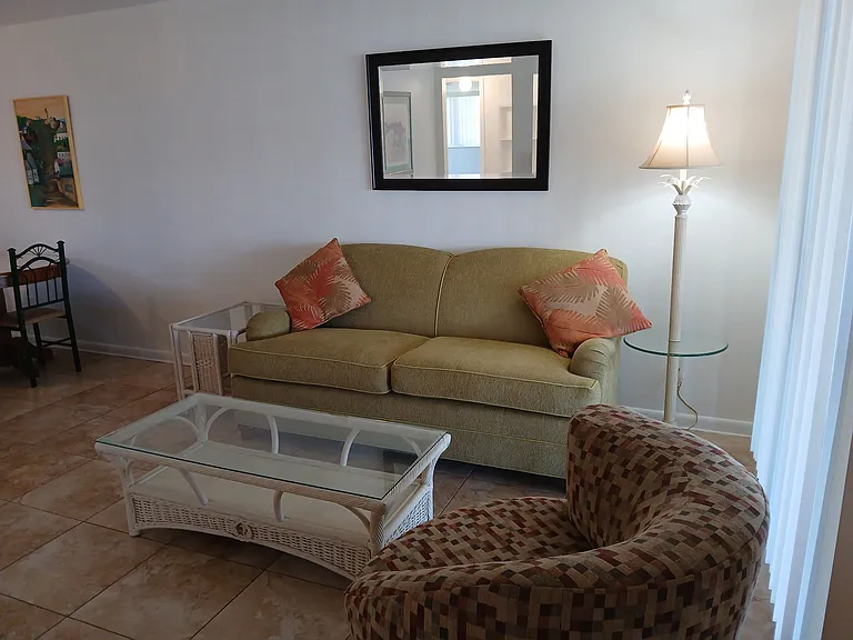 4020 SE 11th Pl — Photo 2