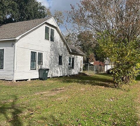 2nd image of 605 Alamo St