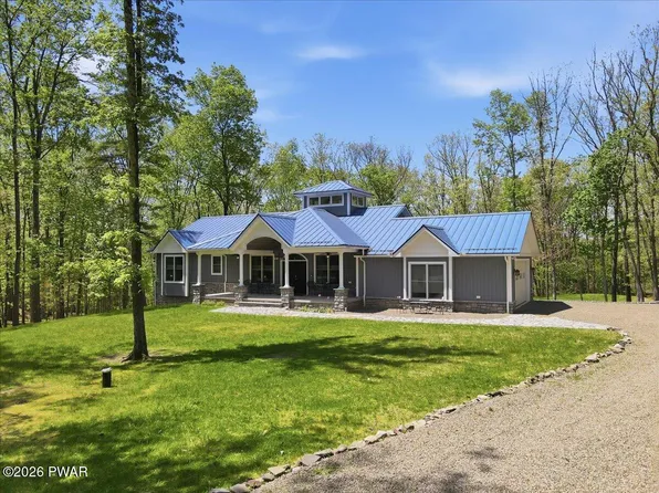 115 Ridgewood Ln, Hawley, PA 18428