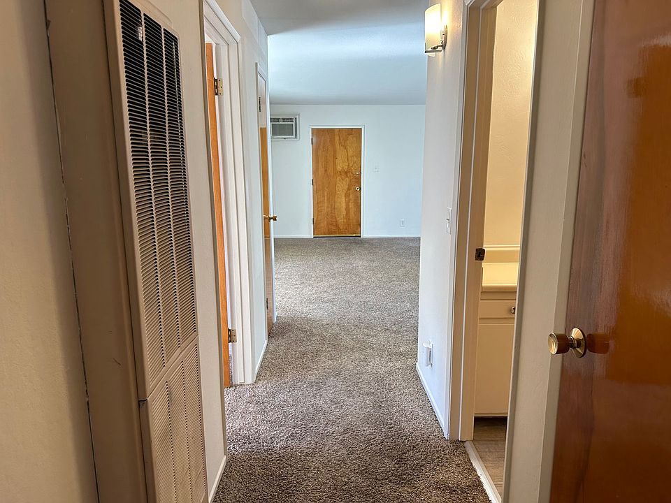 1st image of 1372 Creekside Dr APT 1