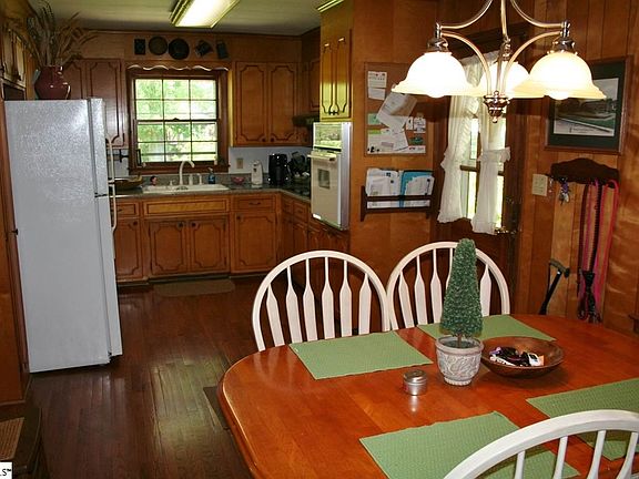 5th image of 8 Briarwood Blvd