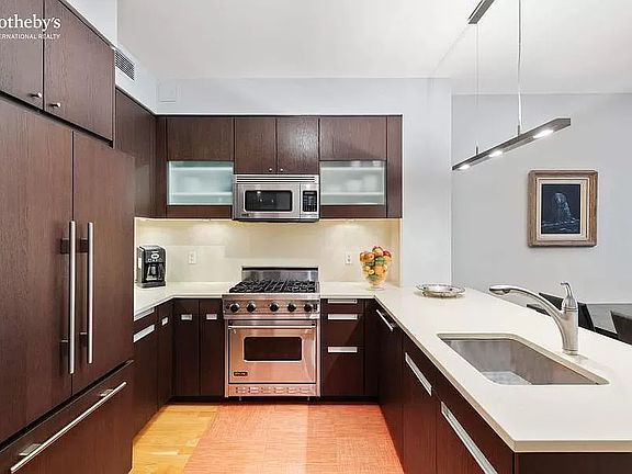 3rd image of 454 W 54th St APT 2L