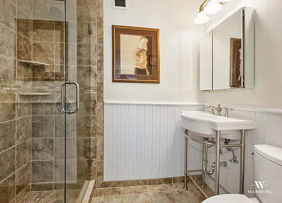 Sold by Warburg | media 9