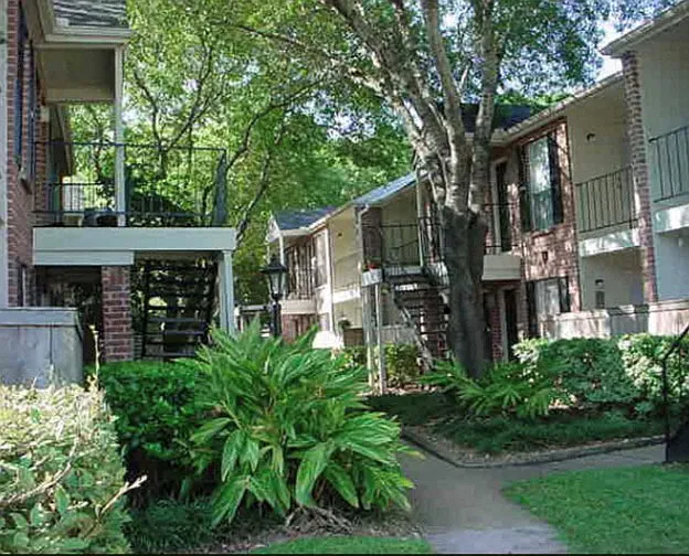Walnut Terrace — Photo 2