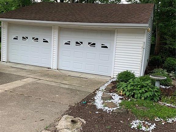 5th image of 243 Kraft St