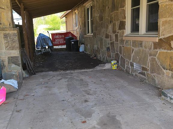 3rd image of 1108 W Cherry St