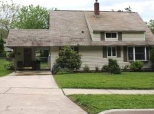 14 Rocky Pool Ln, Levittown, PA 19055
