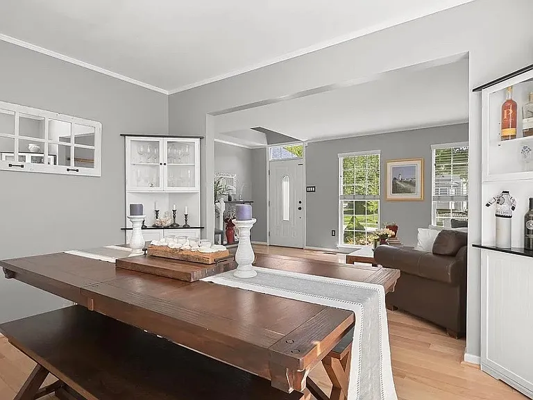 Dining/living rooms