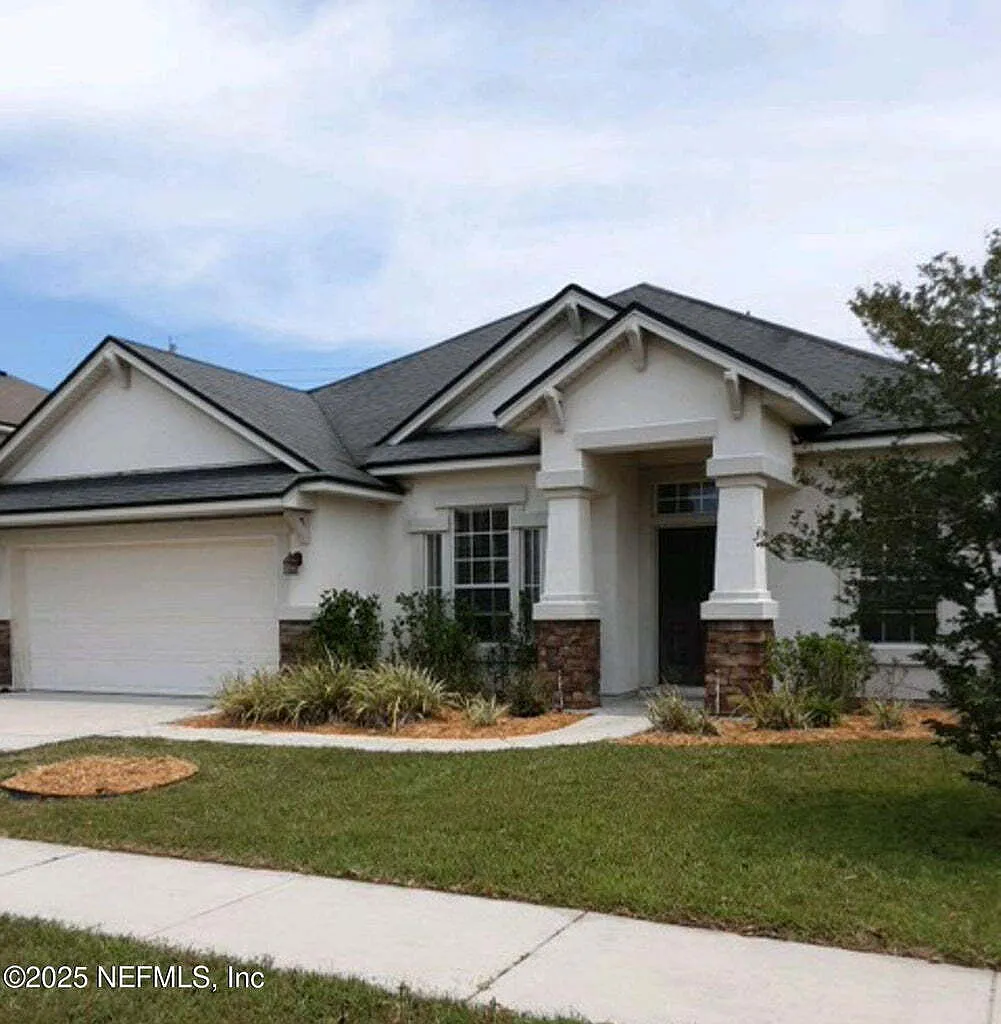 4 bed, 2.0 bath, 2304 sqft, $2,500 — Photo 1