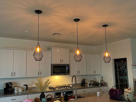 2nd image of 262 S San Fernando Ln