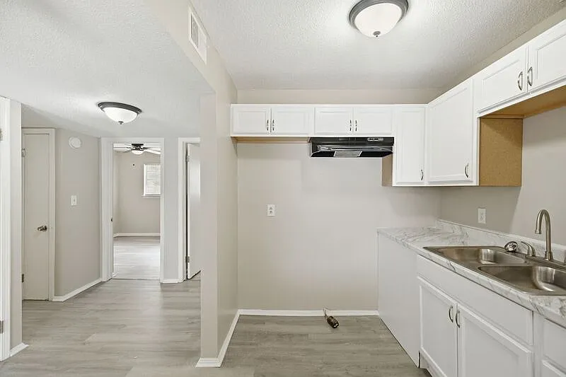 2 bed, 1.0 bath, 900 sqft, $799 — Photo 3