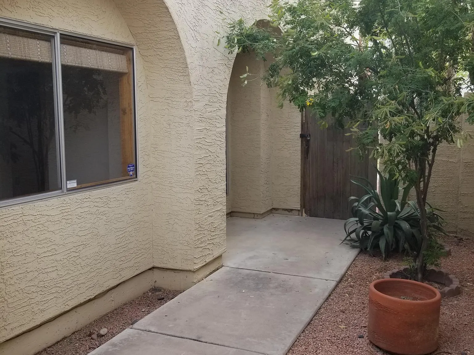 3 bed, 1400 sqft, $2,400 — Photo 4
