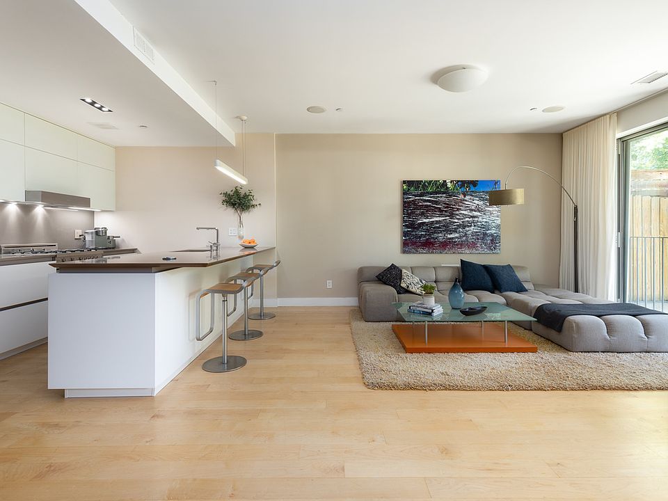 1st image of 318 13th St APT 1