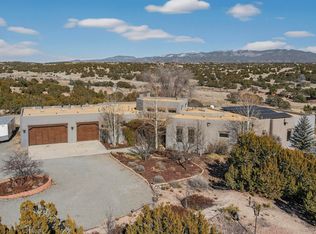20 Vista Calabasas, Santa Fe, NM 87506