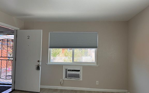Apartment on the ground floor 
Front entry to living room
